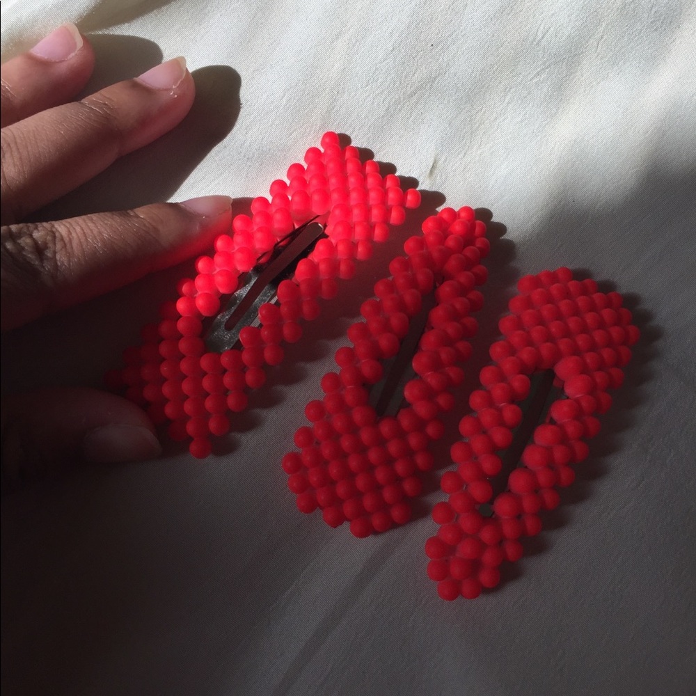 Glow In The Dark Pins (for hair only)